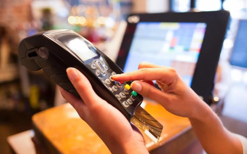 Quẹt thẻ mua tủ lạnh 23,4 triệu đồng, người phụ nữ cuối cùng mang nợ 254 triệu: Nhiều người cũng gặp tình trạng tương tự