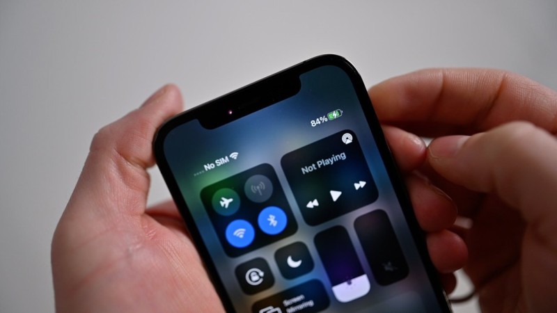 Tôi đã tìm thấy lý do pin iPhone cứ "tụt ầm ầm" xuống còn 20% khi để qua đêm: Dưới đây là cách khắc phục