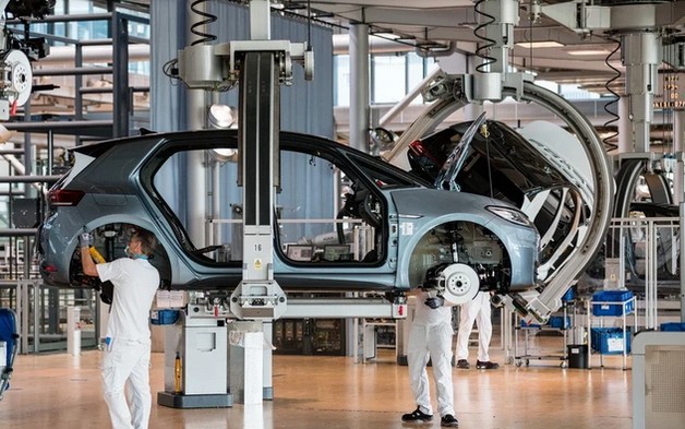 Ngành ô tô châu Âu sa thải hàng loạt khi áp lực cạnh tranh gia tăng