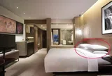 Vì sao giường ở khách sạn thường có 4 chiếc gối? Mục đích đặc biệt nhiều người đã bỏ qua