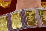 Sáng 4/3: Giá vàng SJC, vàng nhẫn trơn rớt mạnh, "bốc hơi" 8 triệu đồng/lượng từ đỉnh