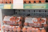 Giải mã trứng đóng khay trong siêu thị: Nhân viên nói thẳng "khay nào nên tránh"