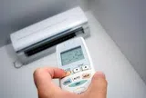 Nút “On” và “Auto” trên điều khiển điều hòa sử dụng thế nào để tiết kiệm tiền điện