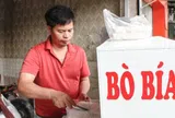Người đàn ông bán bò bía có "thói quen lạ", khách chờ cả tiếng để mua