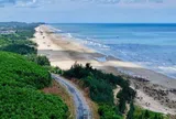 Cách Hà Nội hơn 5 tiếng đi xe có một "thiên đường biển ngủ quên" trong xanh thấy đáy, background góc nào cũng đẹp