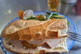 Quán bánh mì chảo gần 70 năm ở TPHCM, khách xếp hàng chờ mua mỗi sáng