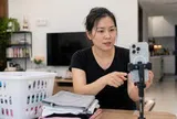 Sau 5 năm làm nội trợ toàn thời gian, tôi nhận ra điều khiến phụ nữ kiệt sức nhất không phải việc nhà - mà là áp lực tài chính khi không có thu nhập riêng
