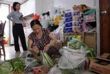 Thói quen chi tiêu của bố mẹ tôi vừa buồn cười vừa khiến con cái đau đầu: Đằng sau những lần tích trữ, săn khuyến mãi là nỗi bất an kéo dài cả một đời