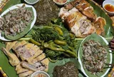Mâm cơm dân dã của người Tày ở Lào Cai có loạt món lạ, du khách thích thú
