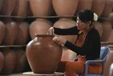 Làng gốm mở thêm trải nghiệm văn hóa để níu chân du khách