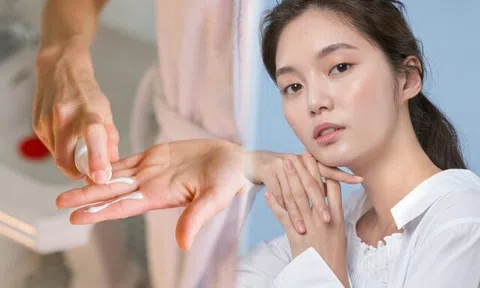Khi thoa kem chống nắng, có nên vỗ kem vào da và dặm đều không? Biết điều này giúp bạn không phá hủy collagen
