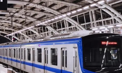 Tuyến Metro số 1 miễn phí vé, giới trẻ hẹn nhau vi vu thành phố dịp nghỉ lễ