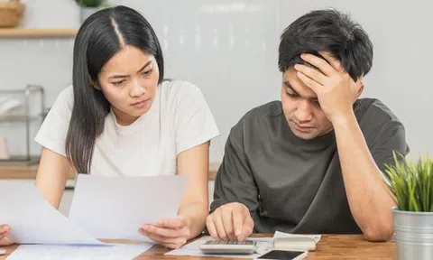 Vợ tiêu sạch tiền, nợ hơn 3,5 tỷ đồng vì... shopping và hai chú chó, chồng sốc nặng tuyên bố: "Tôi không liên quan"