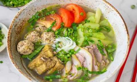 Món bún dân dã có tên gọi lạ, cực đắt khách dịp hè, lưu ngay 5 địa chỉ ngon nhất Hà Nội 