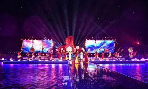 Hoành tráng show đại thực cảnh 20 tỷ đồng diễn ra trong mưa ở TPHCM