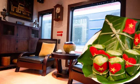 Chính thức ra mắt đoàn tàu 2 tầng "Hà Nội 5 cửa ô": Lần đầu tiên hành khách có thể vừa đi tàu vừa nghe hát xẩm!