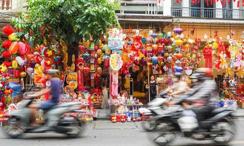 Phố cổ Hà Nội thay 'áo mới', rực rỡ đón trung thu