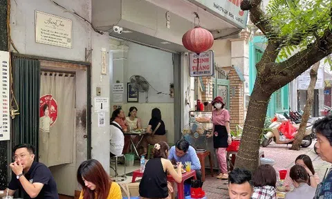 Ít ai biết "sự tích" về món phở cuốn trứ danh Hà Nội: Quán ăn đầu tiên "phát minh" ra xuất sắc được Michelin vinh danh