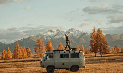 Khách Việt đi ngắm thu ở Mông Cổ: Ngày say xe dữ dội, đêm canh củi đốt lò