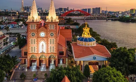 Không chỉ Nhà thờ Đức Bà, TP.HCM còn có 4 địa điểm cực hot dành cho giới trẻ "sống ảo" dịp Noel