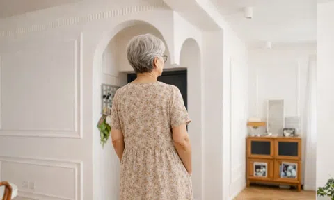 Tiến sĩ U70 không chồng không con, tự mua nhà sống mãn nguyện cả đời