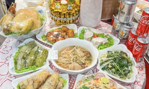 Aeon Mall bây giờ bán cả cỗ Tết "full mâm 10 món", nhìn cực xịn nhưng giá thế nào?