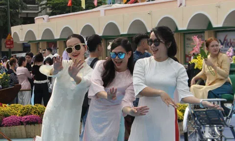 "Tọa độ" check-in siêu hot Tết 2026: Chợ Bến Thành và Hồ Con Rùa "thay áo mới"