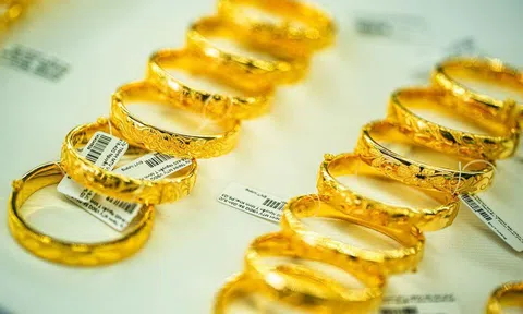 Sau nhiều năm mua vàng, tôi nhận ra thứ duy nhất cần giữ khi giá vàng lên cao