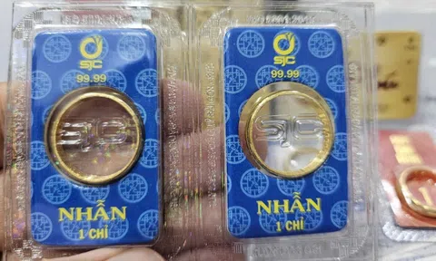 Mua vàng nhẫn 2 chỉ về lì xì bố mẹ, tôi chợt thấm thía 1 điều