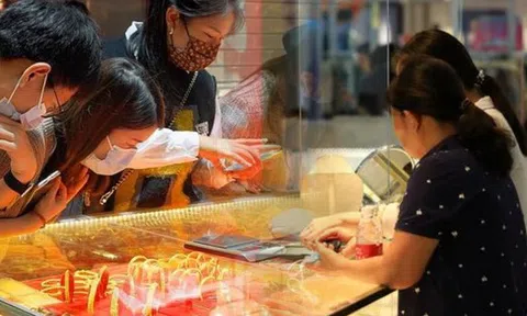 Quyết tâm mua vàng: Khi các “bà dì” quanh năm lo việc bếp núc đầu tư, kiến thức “bằng 0” vẫn khiến khối người phải nể!