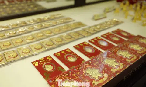 Giá vàng tiếp đà giảm mạnh