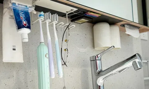 Treo lên thay vì để xuống: 12 cách sắp xếp “không tốn tiền” của giới trẻ giúp nhà gọn hẳn, việc nhà giảm một nửa