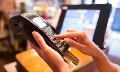 Quẹt thẻ mua tủ lạnh 23,4 triệu đồng, người phụ nữ cuối cùng mang nợ 254 triệu: Nhiều người cũng gặp tình trạng tương tự