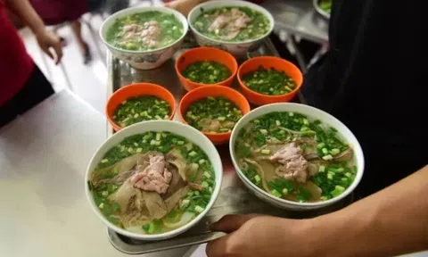 Ở TP HCM có 4 quán phở lâu đời, hút khách nhờ hương vị độc nhất, chủ quán “bảo thủ” không phục vụ rau thơm