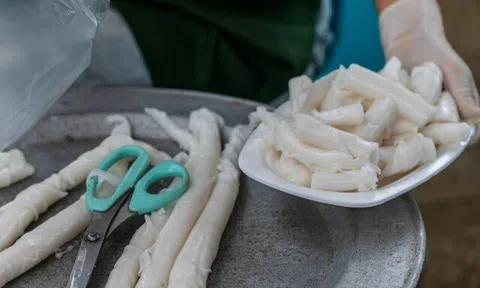 Độc lạ bánh "gật gù" khách ăn cả cân không chán