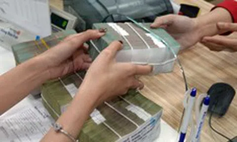 Sốt ruột vì đáo hạn toàn bộ sổ tiết kiệm 200 triệu để mua vàng