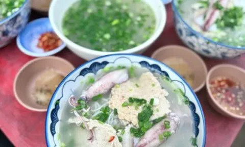 Chủ quán bún tên lạ ở Phú Quốc tiết lộ bí quyết "chan nước sôi" vẫn ngon