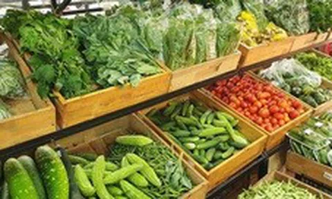 Quầy rau siêu thị nhìn bó nào cũng xanh mơn mởn: Nhân viên tiết lộ "quy tắc ngầm"