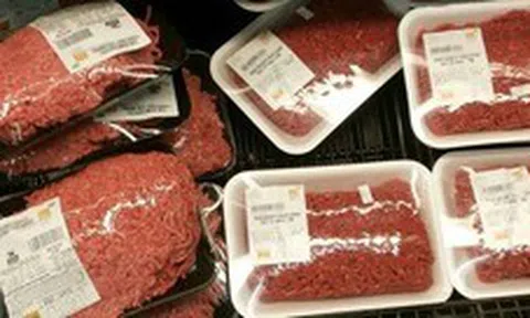 Thịt xay sẵn trong siêu thị: Nhân viên nói thật "không phải khay nào cũng như nhau"