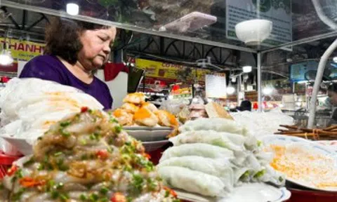 Khu chợ 127 năm tuổi nổi tiếng ở miền Trung, bán đầy đặc sản ngon, rẻ