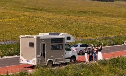 Khách Việt chi 70 triệu thuê "nhà di động", du lịch Trung Quốc suốt 1 tháng