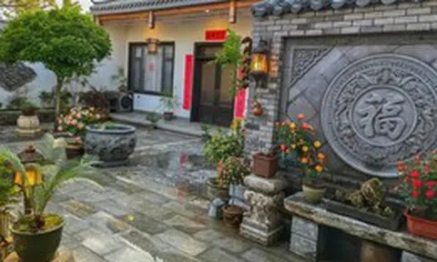 Bỏ phố về quê, người đàn ông cải tạo sân 100m² đẹp suốt 4 mùa: Không cần giàu vẫn sống an yên