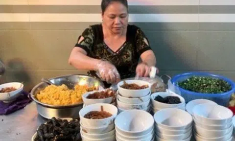 Ở Hải Phòng có quán bánh đa cua bề bề nổi tiếng, giá bình dân mà hương vị cao cấp, phải đóng cửa sớm vì đông khách