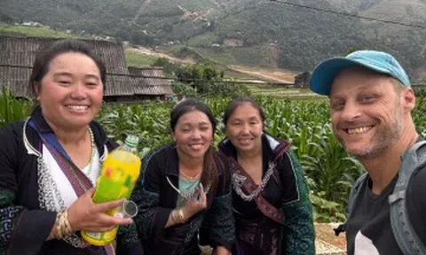 Khách Tây bật khóc khi rời Việt Nam, nói về người Việt tốt bụng tới kỳ lạ