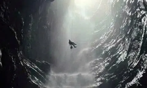 Phát hiện hang động có thác nước cao 350m hiếm gặp ở Phong Nha - Kẻ Bàng