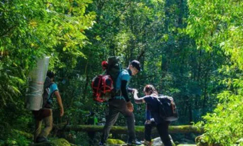 Leo núi, đi rừng có phải chỉ là “đi bộ”? Những hiểu lầm phổ biến của người mới