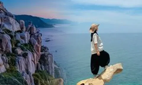 Cảnh báo mỏm đá chụp hình đang gây sốt ở Ninh Thuận: Đẹp nhưng tiềm ẩn nhiều nguy hiểm