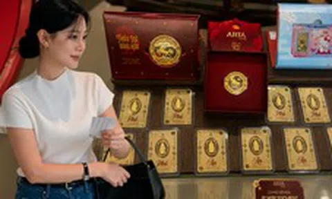 Lý do nhiều người “xoay như chong chóng” khi mua vàng
