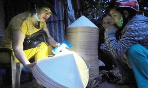 Khu chợ trong sương độc nhất ở Huế, chỉ bán duy nhất một thứ mà tồn tại hơn trăm năm vẫn đông khách