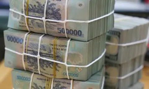 “Gửi tiết kiệm lãi suất tới 8%/năm nhưng tôi vẫn quyết định rút ra rồi gửi lại toàn bộ”